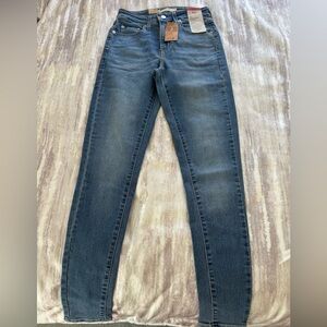 Levi's Women's Medium Blue Skinny Jeans
